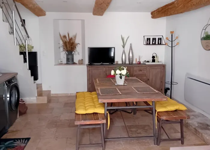 Maison De Village Entierement Renovee Avec Gout