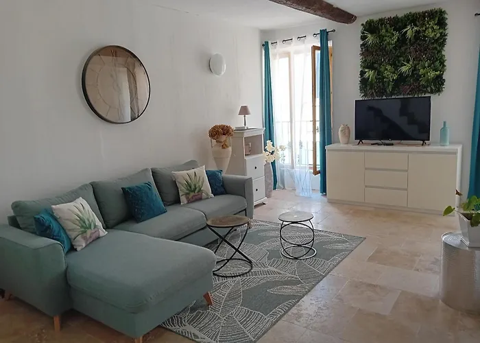 Maison De Village Entierement Renovee Avec Gout